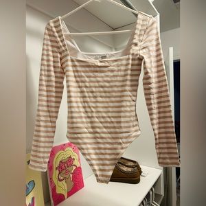 Aritzia Babaton Contour Squareneck Longsleeve Bodysuit Tan/white Stripe: S